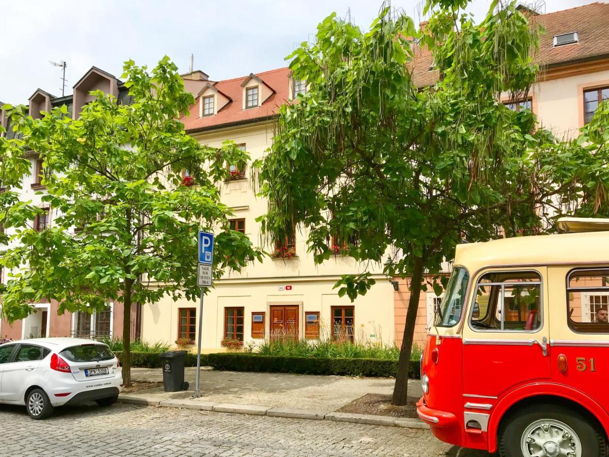 Golden Wood Apartments 比尔森 外观 照片