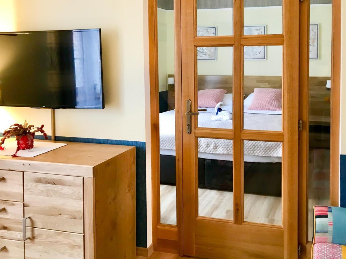 Golden Wood Apartments 比尔森 外观 照片