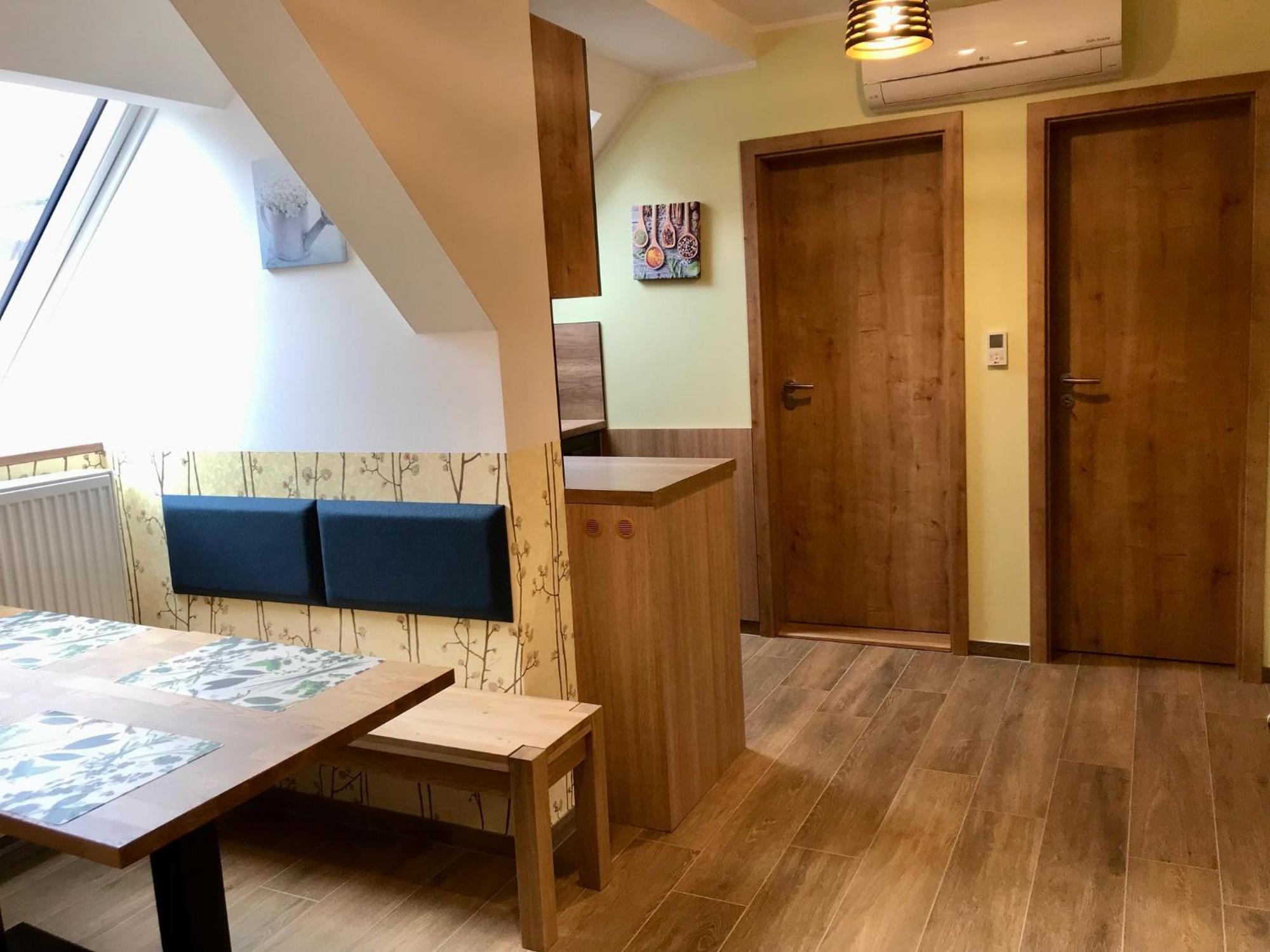 Golden Wood Apartments 比尔森 外观 照片