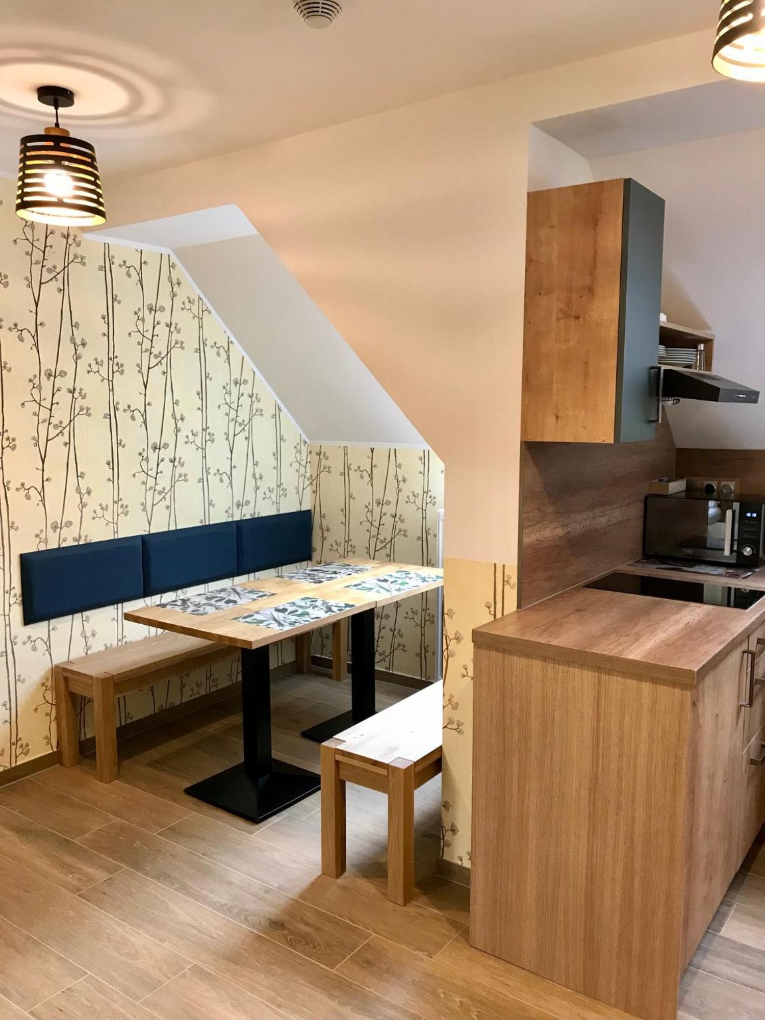 Golden Wood Apartments 比尔森 外观 照片