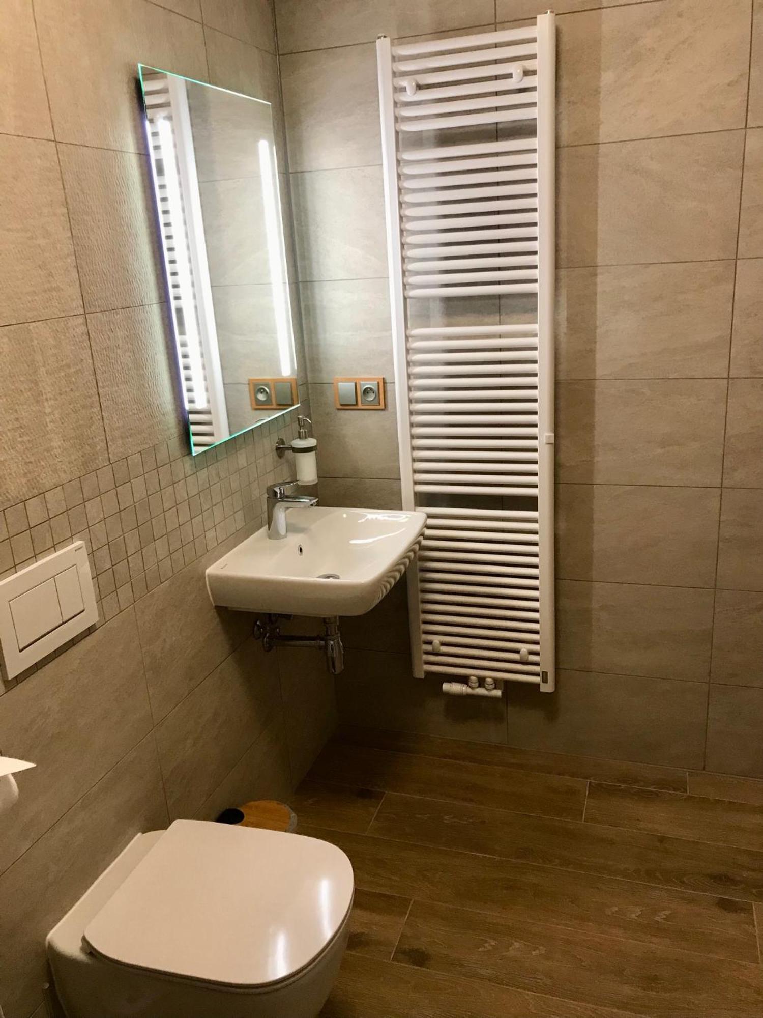Golden Wood Apartments 比尔森 外观 照片