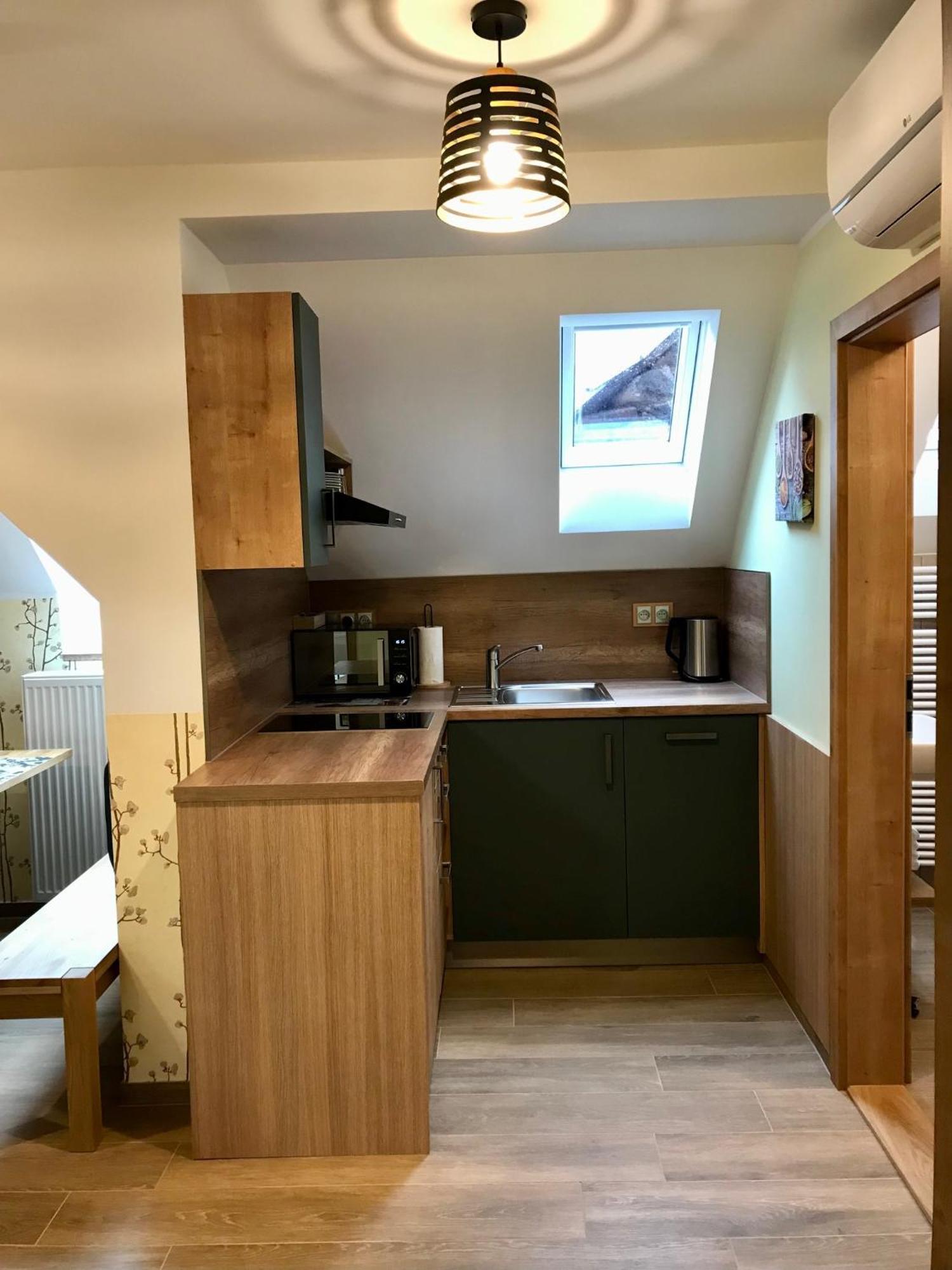 Golden Wood Apartments 比尔森 外观 照片