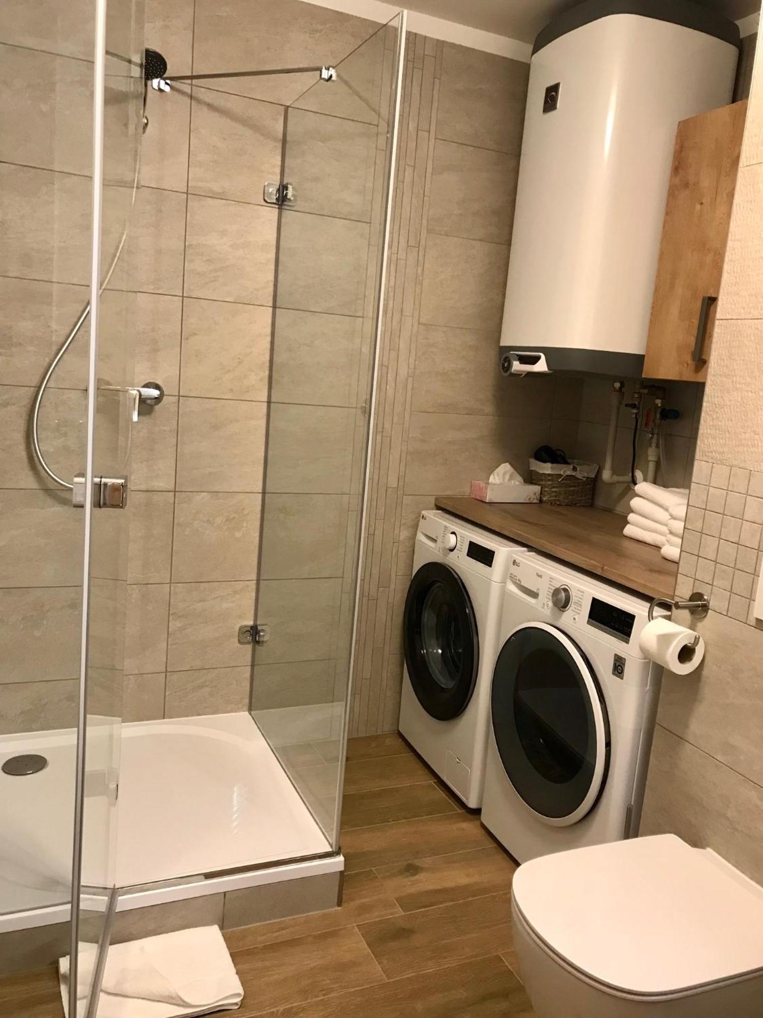 Golden Wood Apartments 比尔森 外观 照片